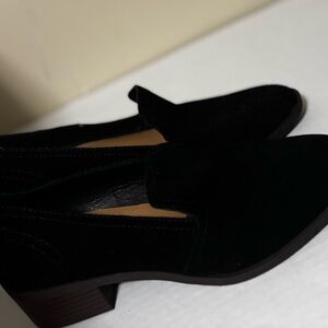 Size 8 Ladies Crown Vintage Faux Suede black shoes. 2”heel. Never worn